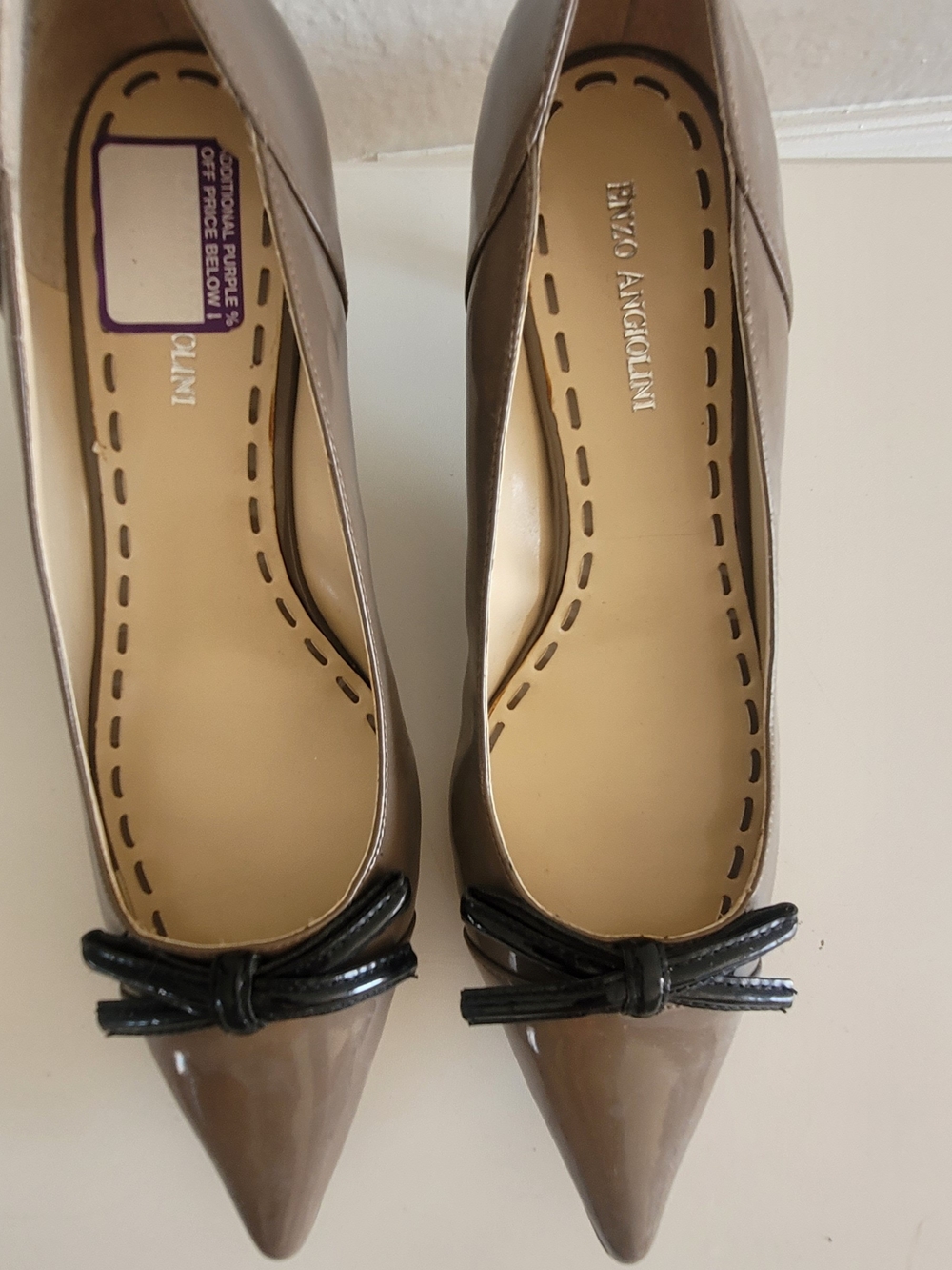 Enzo Angiolini Women's Taupe Patent Pointed-Toe Flats with Black Bow Size 10